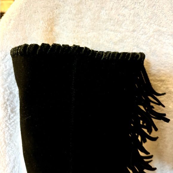 BLACK SUEDE BOOTS WITH FRINGE BACK N LEATHER LACING ON TOP OF BOOT - Picture 2 of 10